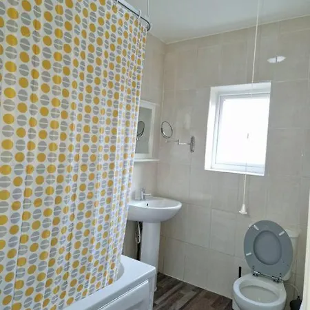 2 Bedroom Flat In Zone 2 Lnd London Exterior photo