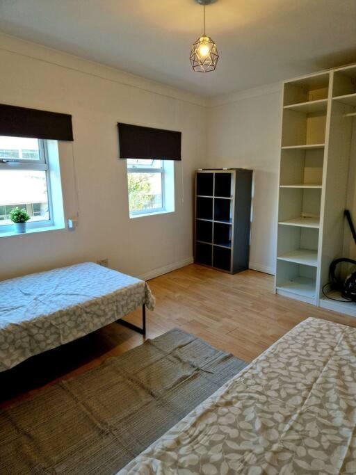 2 Bedroom Flat In Zone 2 Lnd