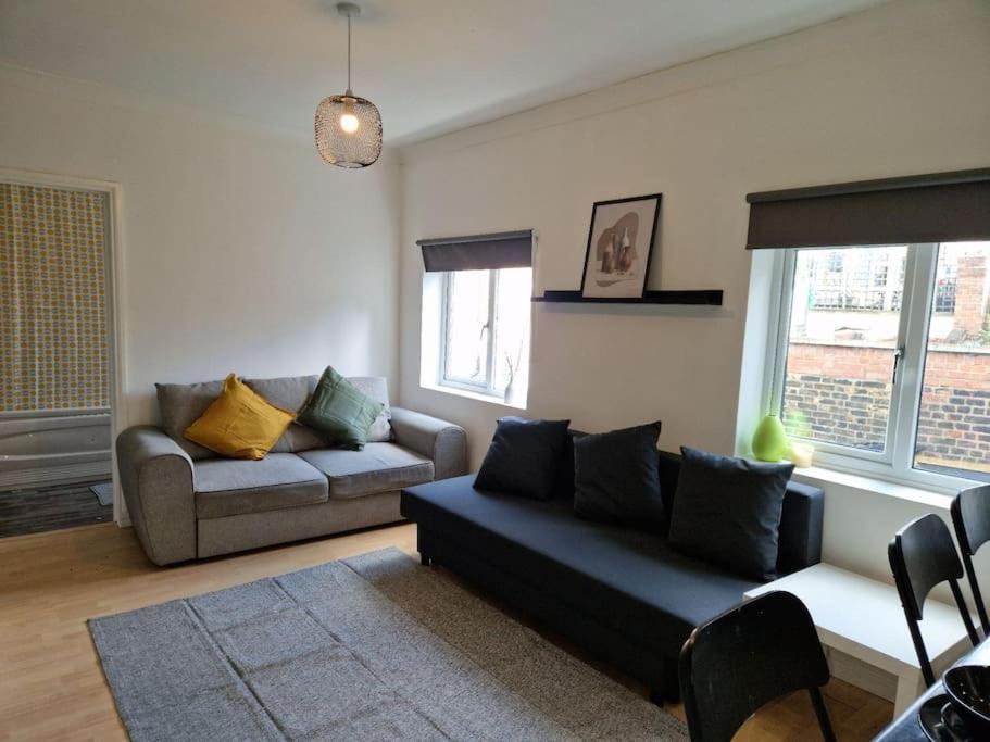 2 Bedroom Flat In Zone 2 Lnd
