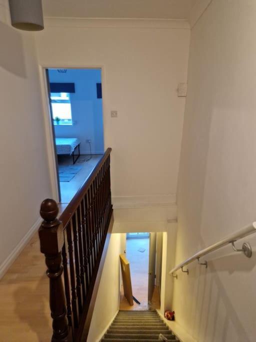 2 Bedroom Flat In Zone 2 Lnd London